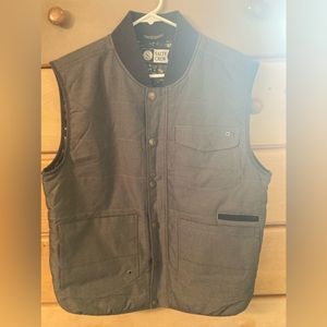 Salty Crew vest Excellent condition